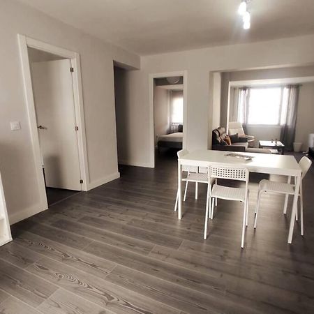 Espacioso Piso Con Garaje Cerca Del Centro De فيجو المظهر الخارجي الصورة